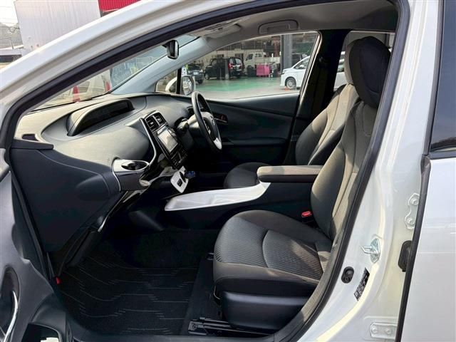 TOYOTA PRIUS 2016 Image 31