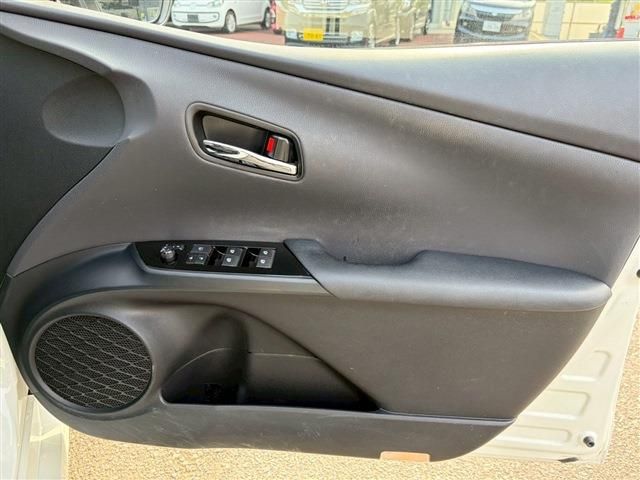 TOYOTA PRIUS 2016 Image 31