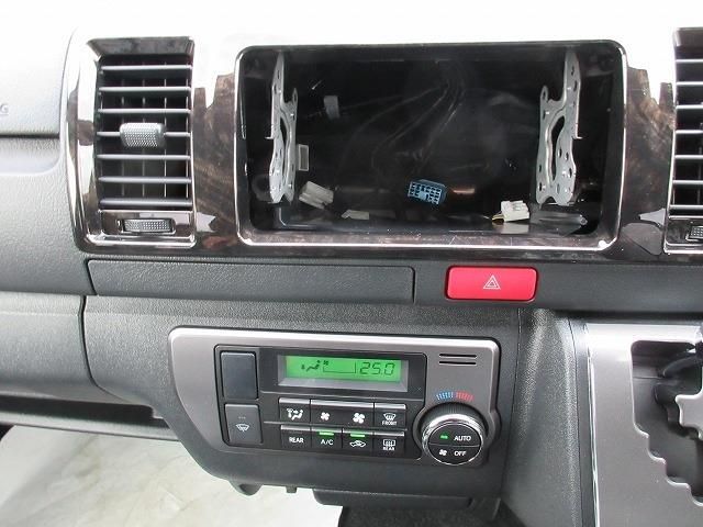TOYOTA HIACE VAN 2WD 2025 Image 31
