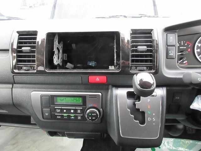 TOYOTA HIACE VAN 2WD 2025 Image 31