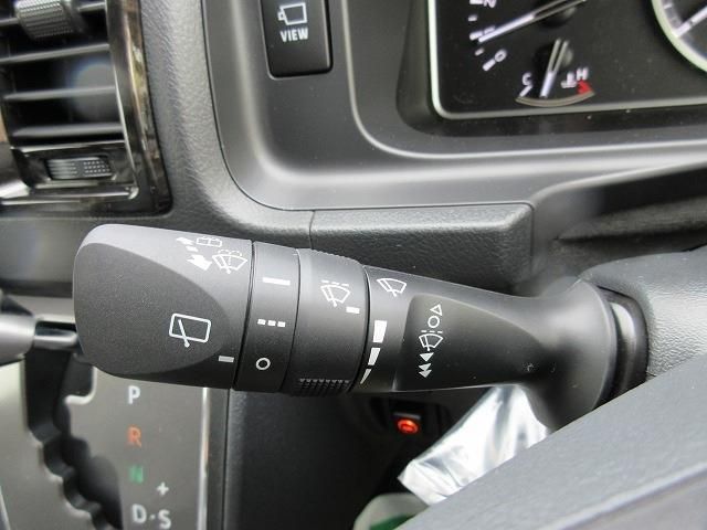 TOYOTA HIACE VAN 2WD 2025 Image 31