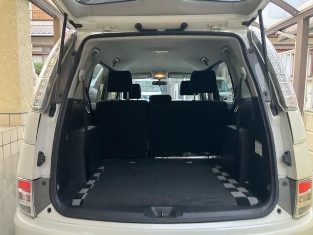 TOYOTA ISIS 2012 Image 31