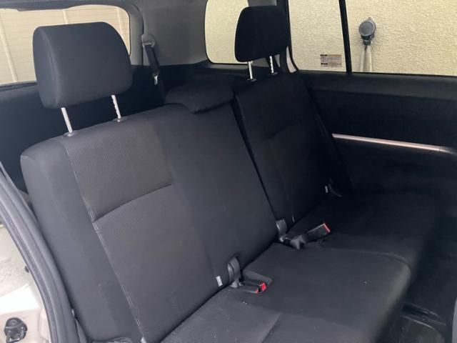 TOYOTA ISIS 2012 Image 31