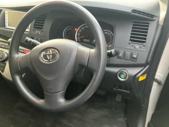 TOYOTA ISIS 2012 Image 31