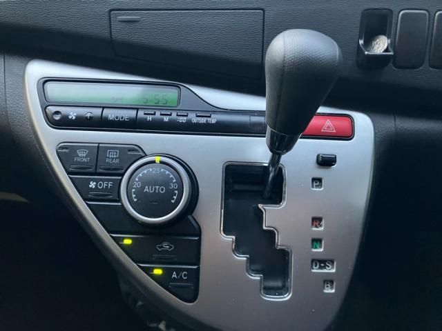 TOYOTA ISIS 2012 Image 31