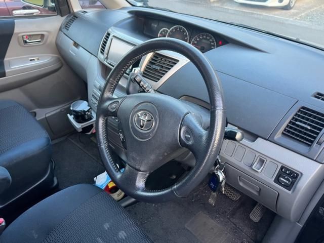 TOYOTA VOXY 2006 Image 31