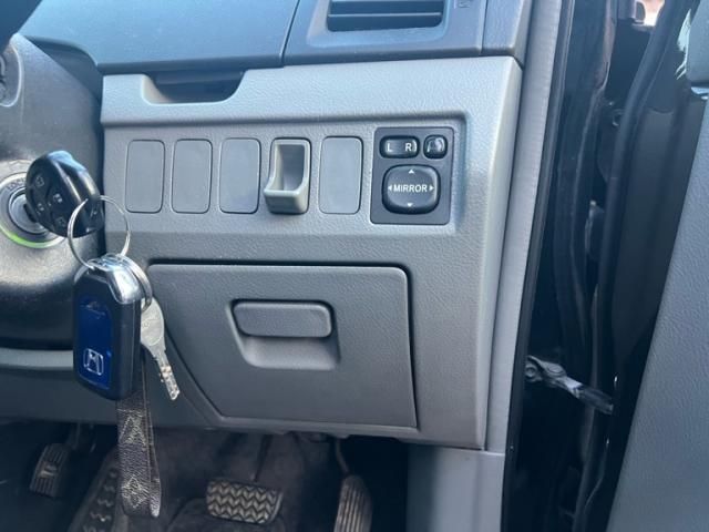 TOYOTA VOXY 2006 Image 31