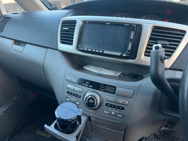 TOYOTA VOXY 2006 Image 31