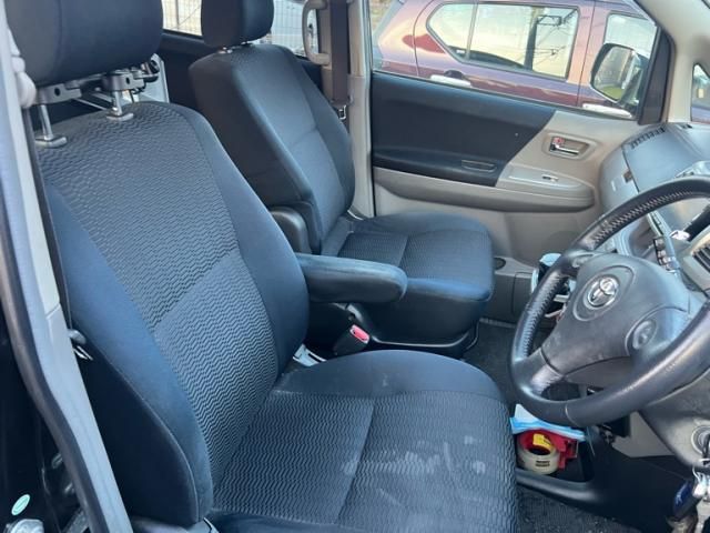 TOYOTA VOXY 2006 Image 31