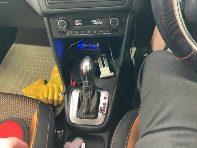 VOLKSWAGEN CROSS POL 2013 Image 31