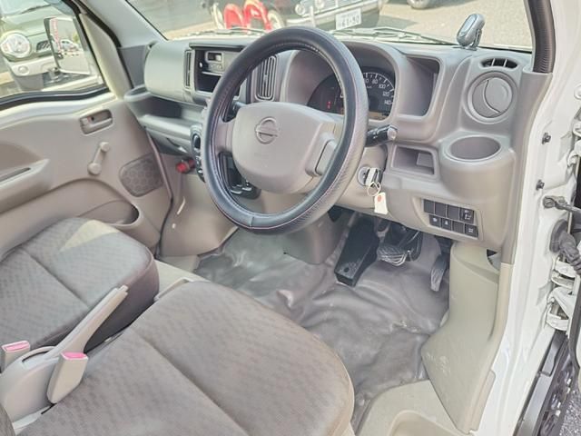 NISSAN NV100 CLIPPER 2018 Image 31