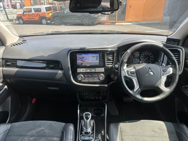 MITSUBISHI OUTLANDER PHEV 2017 Image 31