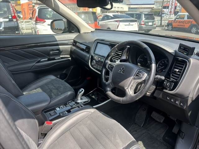 MITSUBISHI OUTLANDER PHEV 2017 Image 31