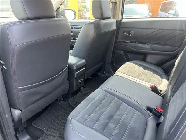 MITSUBISHI OUTLANDER PHEV 2017 Image 31