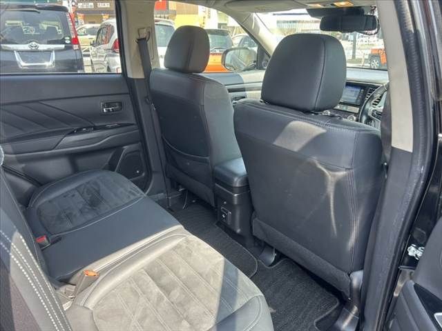 MITSUBISHI OUTLANDER PHEV 2017 Image 31