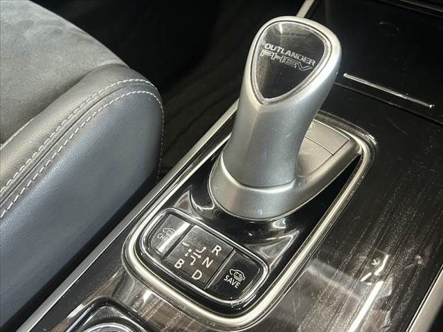 MITSUBISHI OUTLANDER PHEV 2017 Image 31