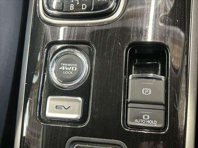 MITSUBISHI OUTLANDER PHEV 2017 Image 31