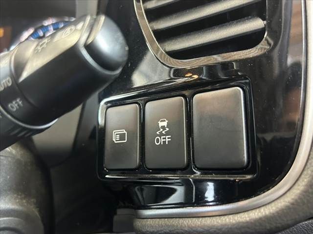 MITSUBISHI OUTLANDER PHEV 2017 Image 31