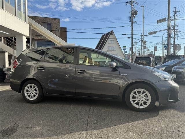 TOYOTA PRIUS ALPHA 2019 Image 31