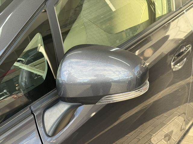 TOYOTA PRIUS ALPHA 2019 Image 31