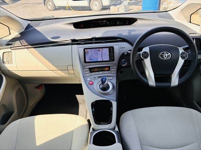 TOYOTA PRIUS 2012 Image 31