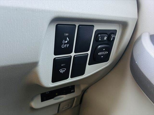 TOYOTA PRIUS 2012 Image 31