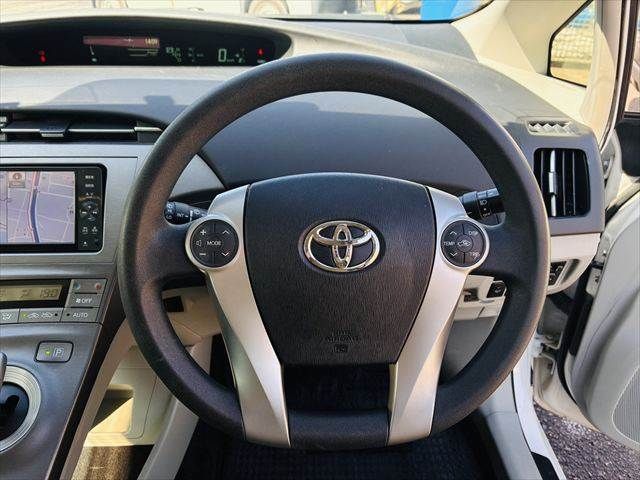 TOYOTA PRIUS 2012 Image 31