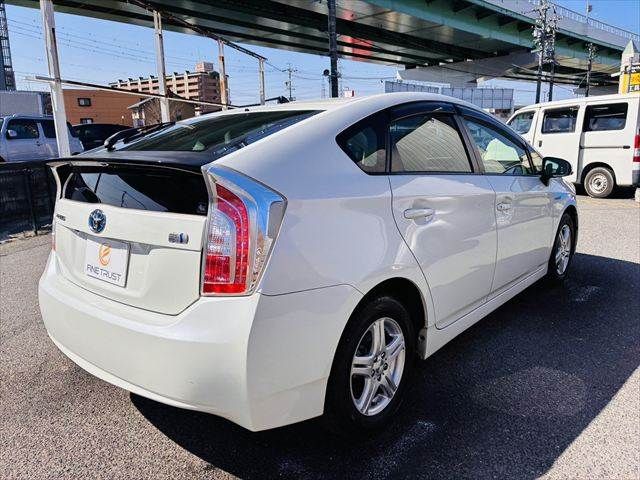 TOYOTA PRIUS 2012 Image 31