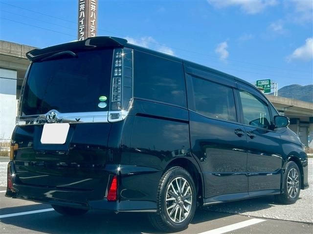 TOYOTA VOXY 2014 Image 31