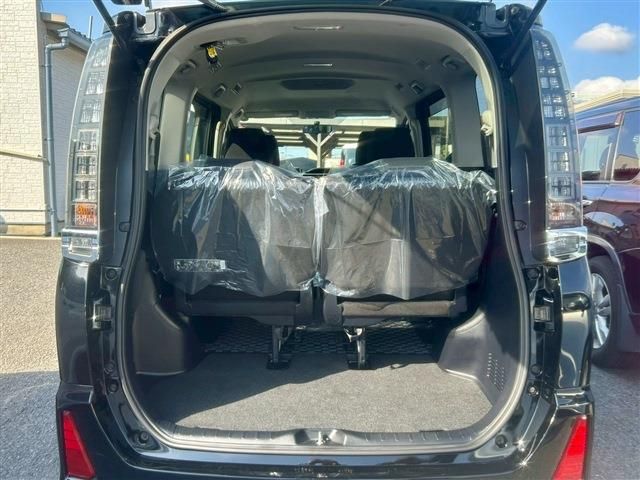 TOYOTA VOXY 2014 Image 31