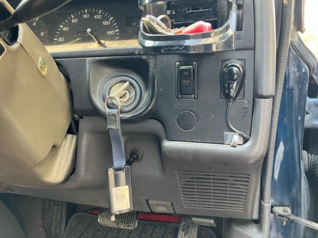 TOYOTA HILUXSURF WAGON 4WD 1995 Image 31