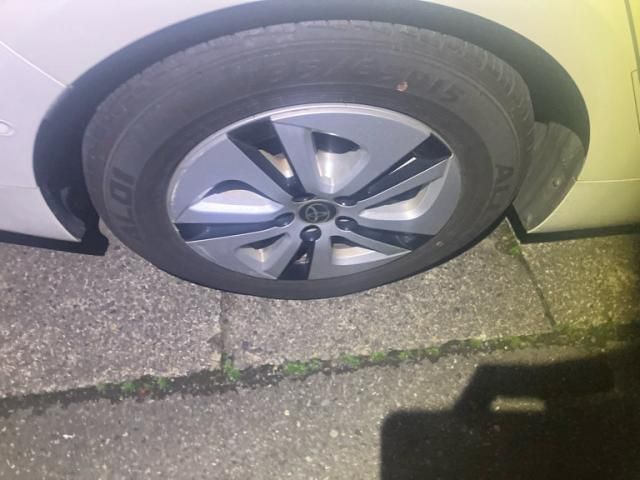 TOYOTA PRIUS 4WD 2016 Image 31