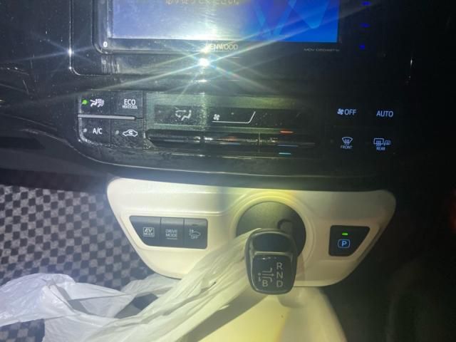 TOYOTA PRIUS 4WD 2016 Image 31