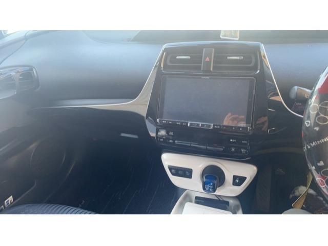 TOYOTA PRIUS 4WD 2017 Image 31