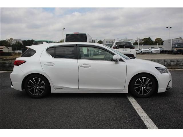 TOYOTA LEXUS CT200H 2018 Image 31