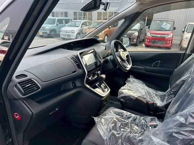 NISSAN SERENA  S-HYBRID 2017 Image 31