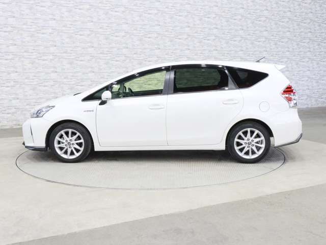 TOYOTA PRIUS ALPHA 2015 Image 31