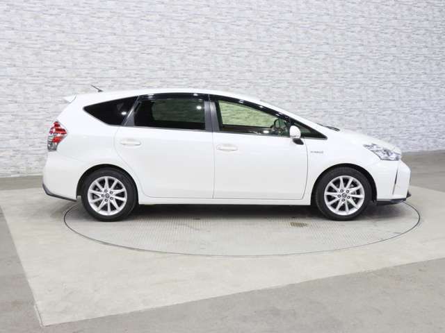 TOYOTA PRIUS ALPHA 2015 Image 31