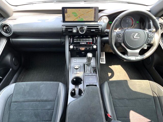 TOYOTA LEXUS IS300H 2023 Image 31