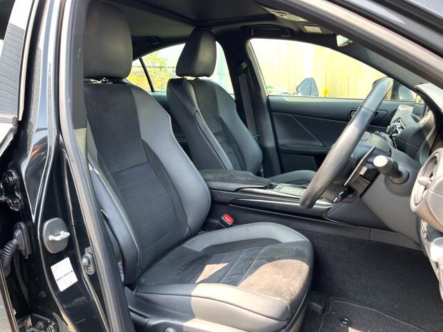 TOYOTA LEXUS IS300H 2023 Image 31