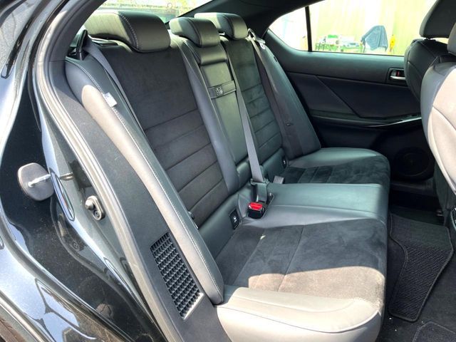 TOYOTA LEXUS IS300H 2023 Image 31