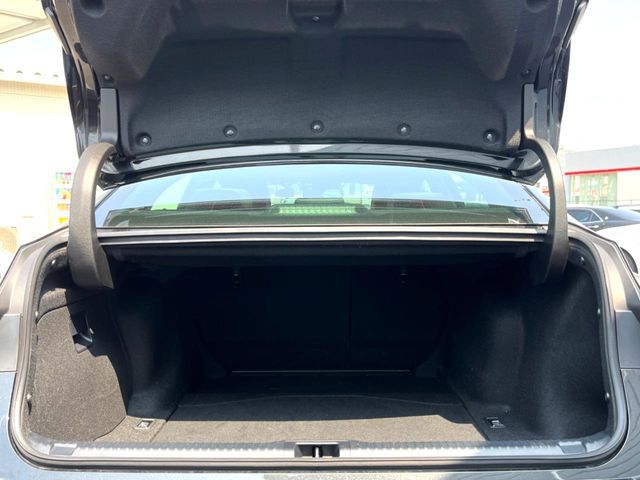 TOYOTA LEXUS IS300H 2023 Image 31