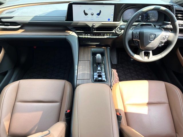 TOYOTA CROWN SEDAN HYBRID 2024 Image 31