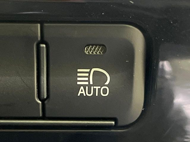 TOYOTA PRIUS 4WD 2019 Image 31