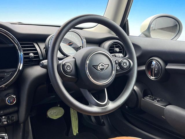 BMW MINI ONE 2018 Image 31