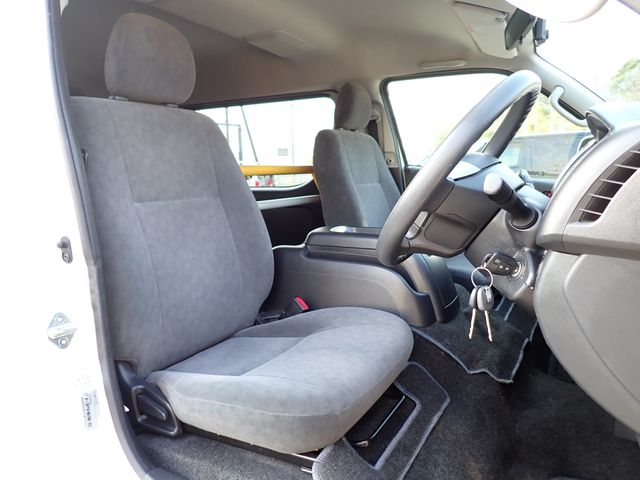 TOYOTA HIACE WAGON 2017 Image 31