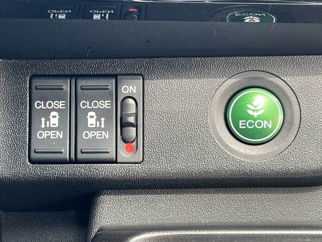 HONDA STEPWAGON SPADA 2015 Image 31