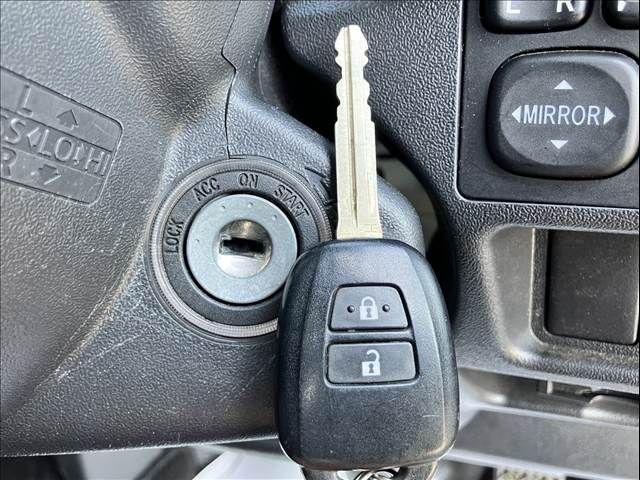 TOYOTA REGIUSACE VAN 1.25T 2017 Image 31