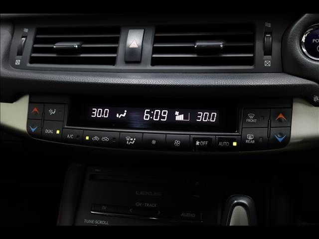 TOYOTA LEXUS CT200H 2014 Image 31