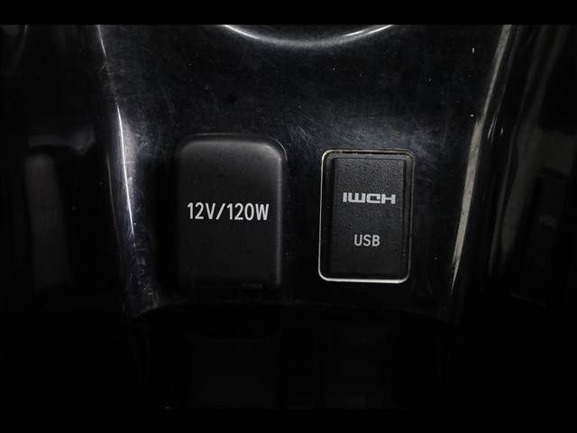 TOYOTA PRIUS 2018 Image 31